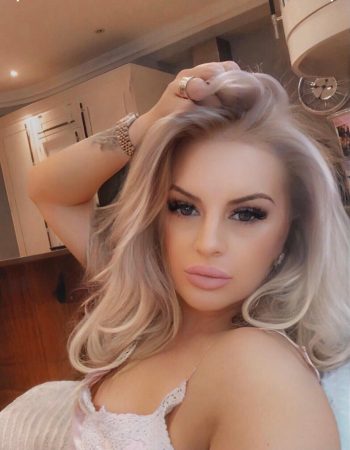 Evelyn's sexy Selfie She is our Sexy Blonde Knightsbridge London Escort Evelyn